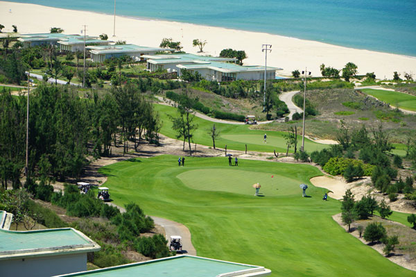 Sân golf thường thu hút du khách quốc tế đến trải nghiệm, lưu trú dài ngày. Ảnh: Thanh Tuấn 