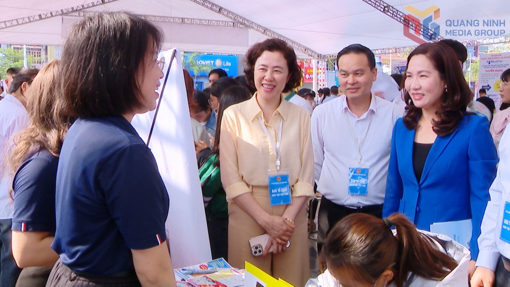 Sở Nội vụ tỉnh Quảng Ninh phối hợp với Ban Quản lý Khu kinh tế tỉnh và UBND xã Quảng Hà tổ chức Ngày hội việc làm kết nối cung - cầu lao động, tháng 3.2026 tại xã Quảng Hà. Ảnh: Báo, Phát thanh và Truyền hình tỉnh Quảng Ninh