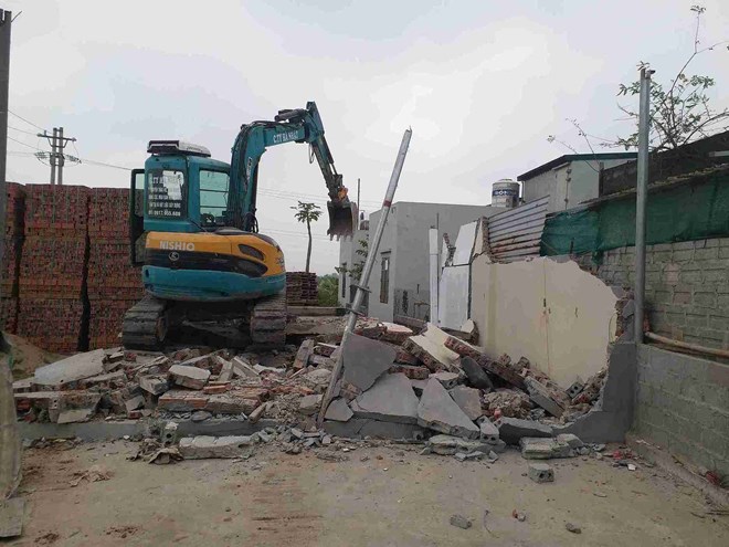 Không chấp hành quyết định, 5 hộ dân ở Hưng Yên bị cưỡng chế công trình vi phạm