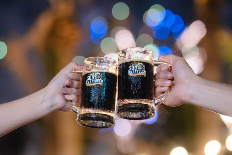 Trải nghiệm bia thủ công Đức danh tiếng ngay tại Cát Bà  