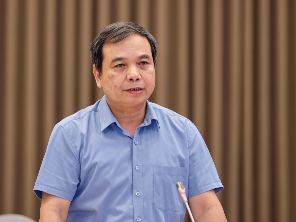 호앙득민 학생부 국장은 교육훈련부가 학교 급식 및 식품 공급 업체와의 모든 계약을 긴급히 검토하고 점검하도록 지시했다고 밝혔습니다. 사진: 팜동