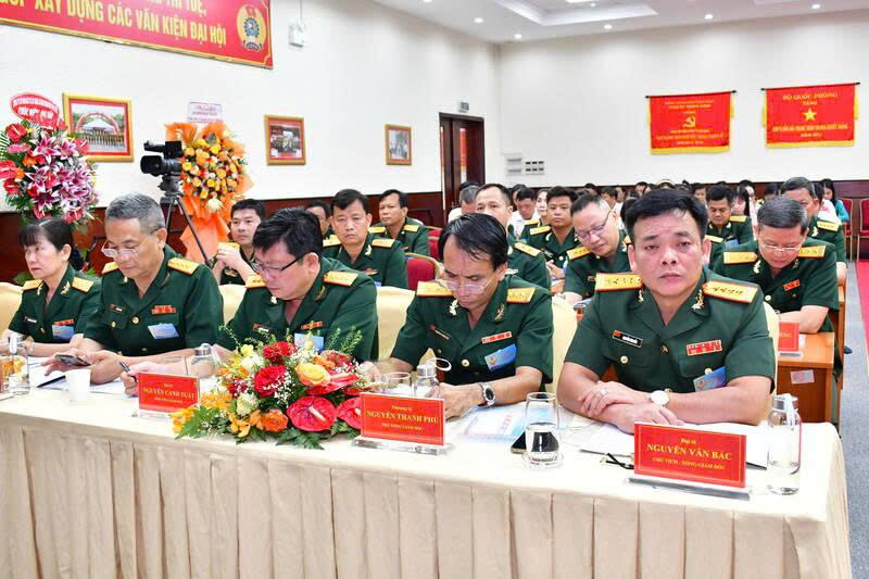 Colonel Nguyen Van Bac - Chairman cum General Director of Thai Son Corporation (far right). Photo: Thai Son Corporation