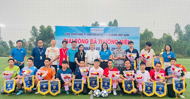 Giải bóng đá nam công nhân sôi động tại Phú Thọ