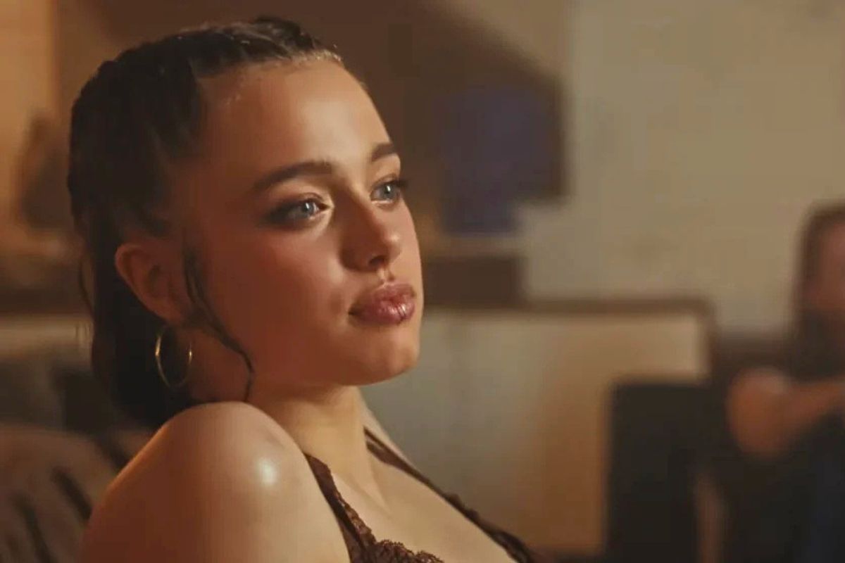 Shiloh Jolie, daughter of Angelina Jolie and Brad Pitt, appears in the Kpop MV. Photo: cut from video