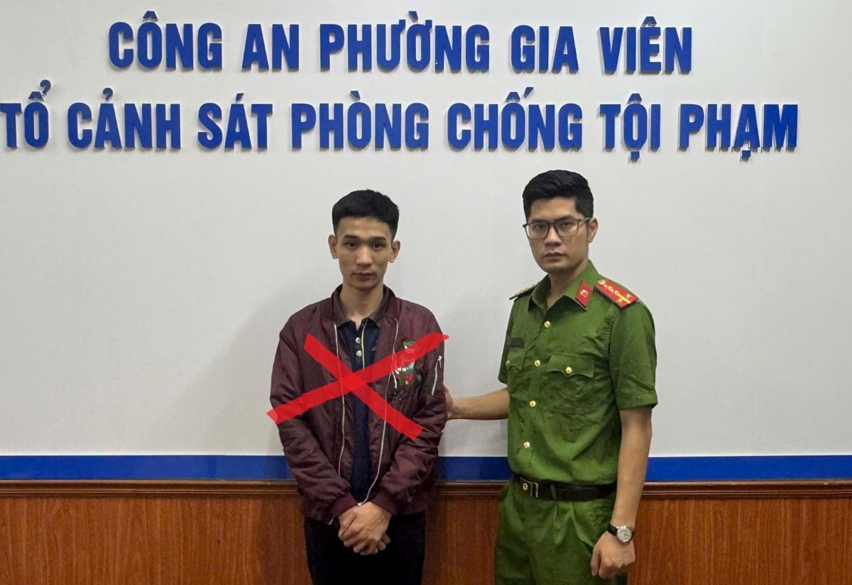 Công an phường Gia Viên bắt giữ đối tượng. Ảnh: Công an Hải Phòng