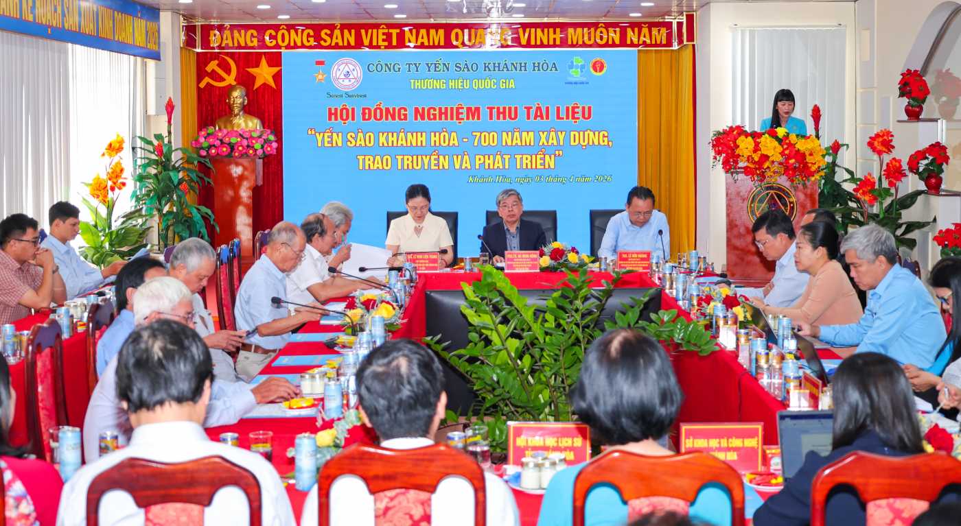 Hội đồng nghiệm thu tài liệu “Yến sào Khánh Hòa, 700 năm xây dựng, trao truyền và phát triển”. Ảnh: Như Quỳnh