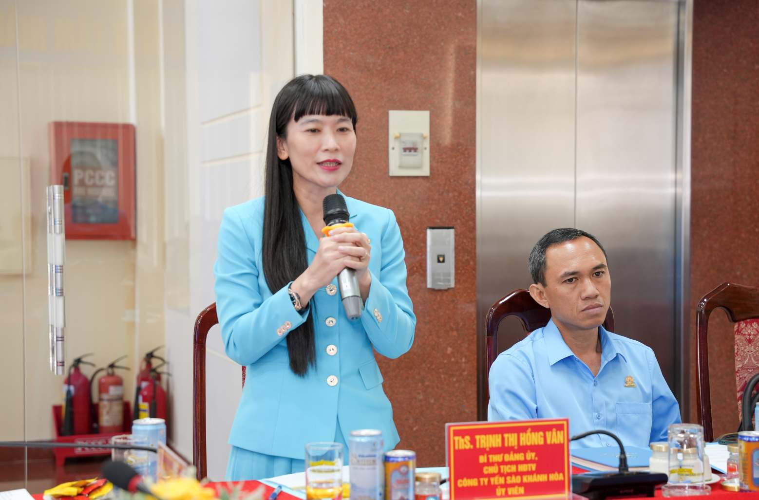 Bà Trịnh Thị Hồng Vân – Chủ tịch Hội đồng thành viên, Công ty Yến sào Khánh Hòa cho rằng, mỗi dữ liệu, tư liệu lưu giữ dấu ấn lịch sử lao động không ngừng sáng tạo của những người gắn bó với nghề. Ảnh: Như Quỳnh