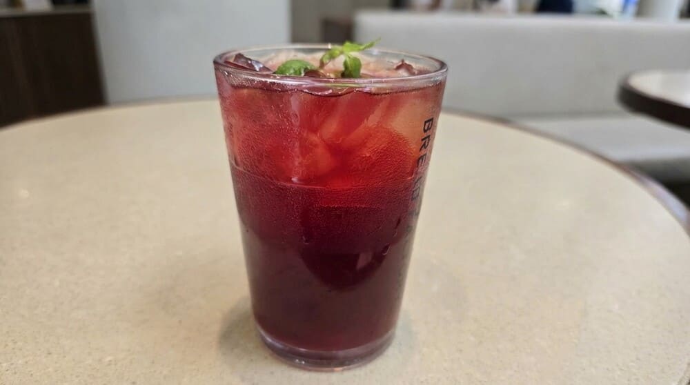 How to make fragrant red pomegranate tea is very suitable for enjoying on hot summer days. Photo: Tuan Dat