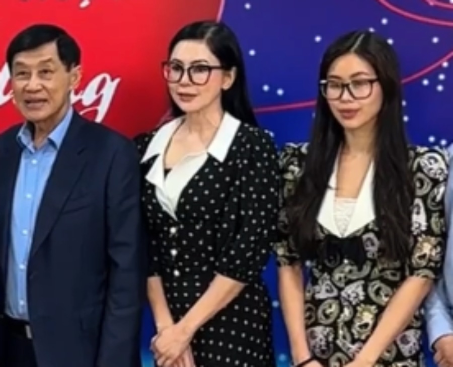 Doanh nhân Thủy Tiên luôn ưu tiên lựa chọn trang phục đơn giản. Ảnh: Cắt từ video