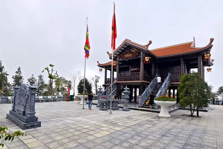 Đền thờ liệt sĩ tại Khu lịch sử - văn hóa đèo Pha Đin, xã Mường É, tỉnh Sơn La. Ảnh: Trường Sơn