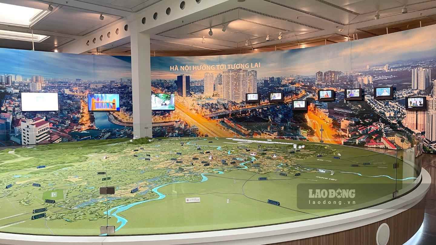 Tầng 4 cũng là nơi trưng bày về quá trình xây dựng chủ nghĩa xã hội và tầm nhìn Hà Nội hướng đến tương lai