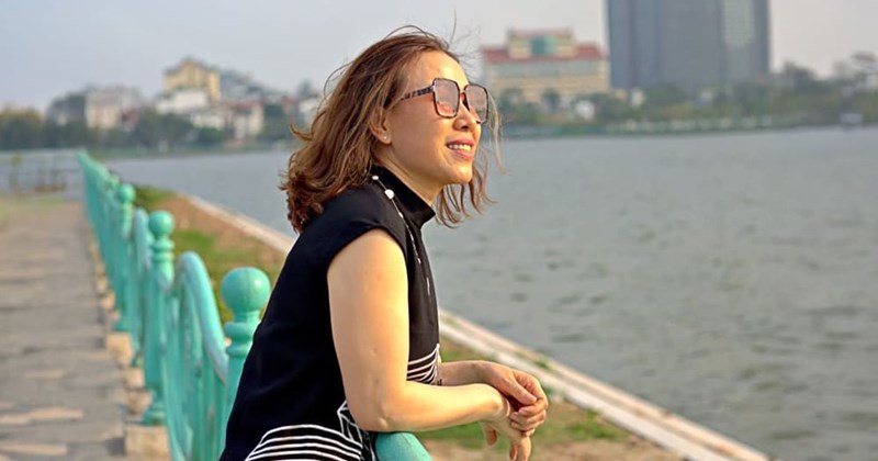 4 màu váy giúp phụ nữ U50 tôn dáng, tự tin xuống phố