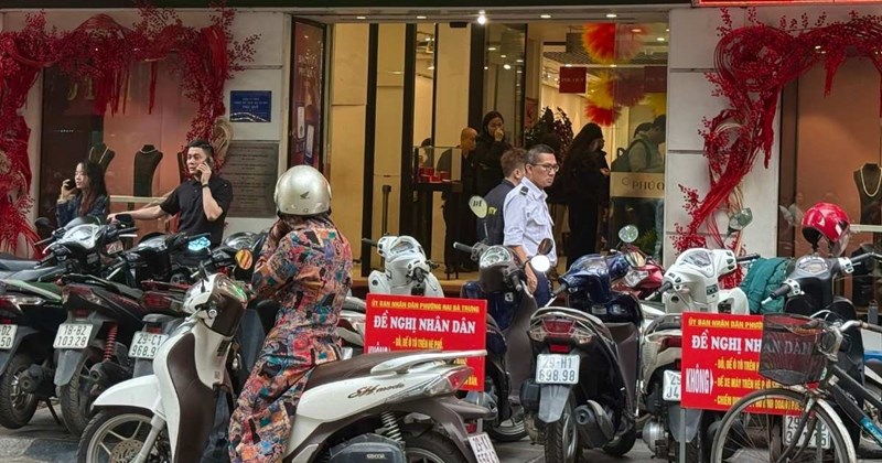 Giá vàng nhẫn giảm, người mua tranh thủ, người bán lưỡng lự