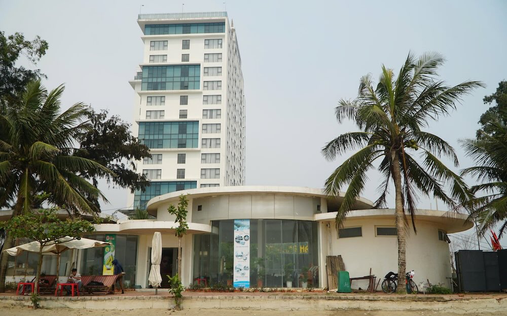 Shabby and desolate scene at the hubways along Sam Son beach. Photo: Quach Du