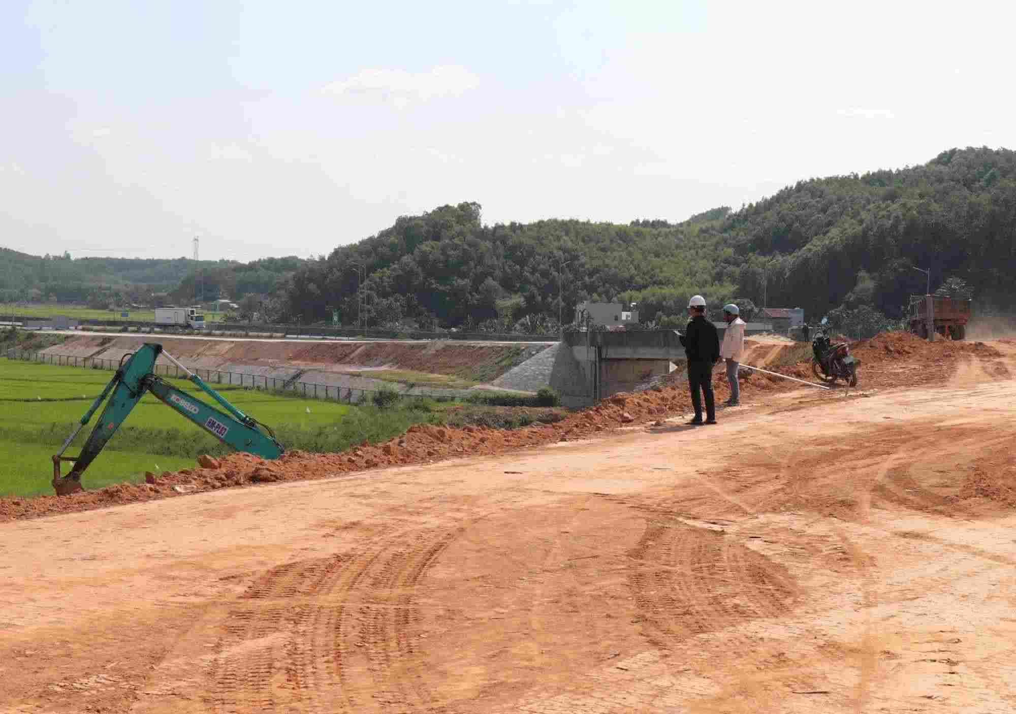 Tính đến nay, công tác thi công toàn dự án đạt trên 70% sản lượng. Ảnh: Đông Giang