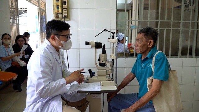 People in Ho Chi Minh City get free health check-ups. Photo: Anh Tu