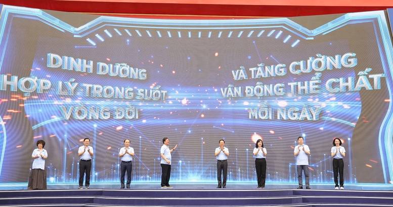 Các Lãnh đạo cùng thực hiện nghi thức phát động Ngày Sức khỏe toàn dân - Ảnh: VGP/Mai Anh