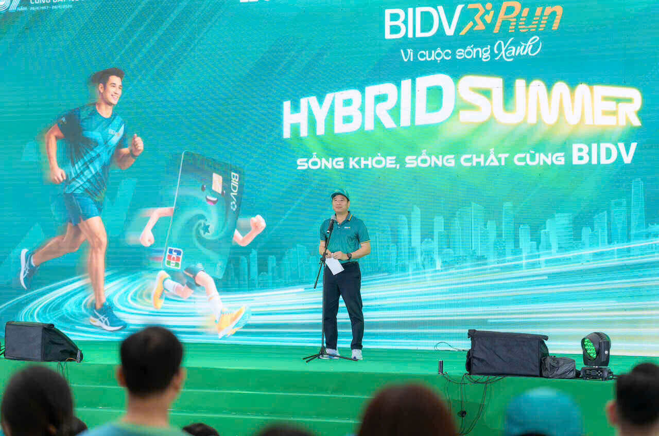 Ông Trần Phương - Phó Tổng Giám đốc, Chủ tịch Công đoàn BIDV, Trưởng Ban Tổ chức Giải chạy - phát biểu tại chương trình