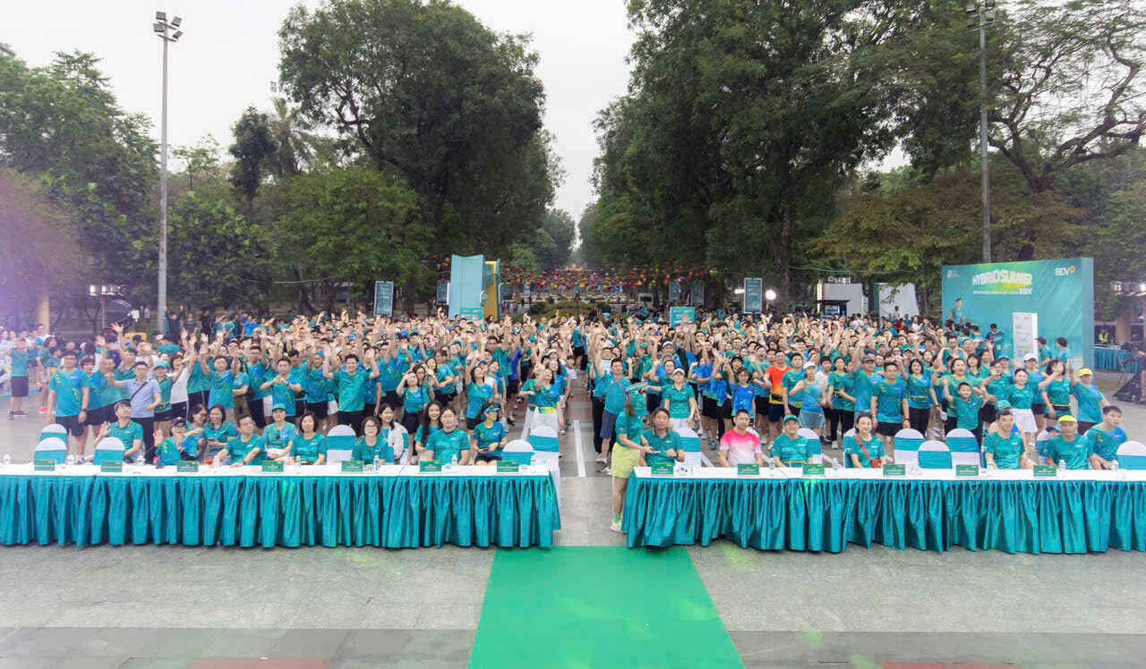 Các vận động viên và khách mời tham gia chương trình tại Công viên Thống Nhất, Hà Nội