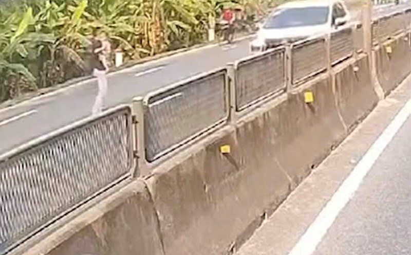 Tin 20h: Danh tính tài xế bỏ xe, lao qua dải phân cách cứu bé gái giữa quốc lộ