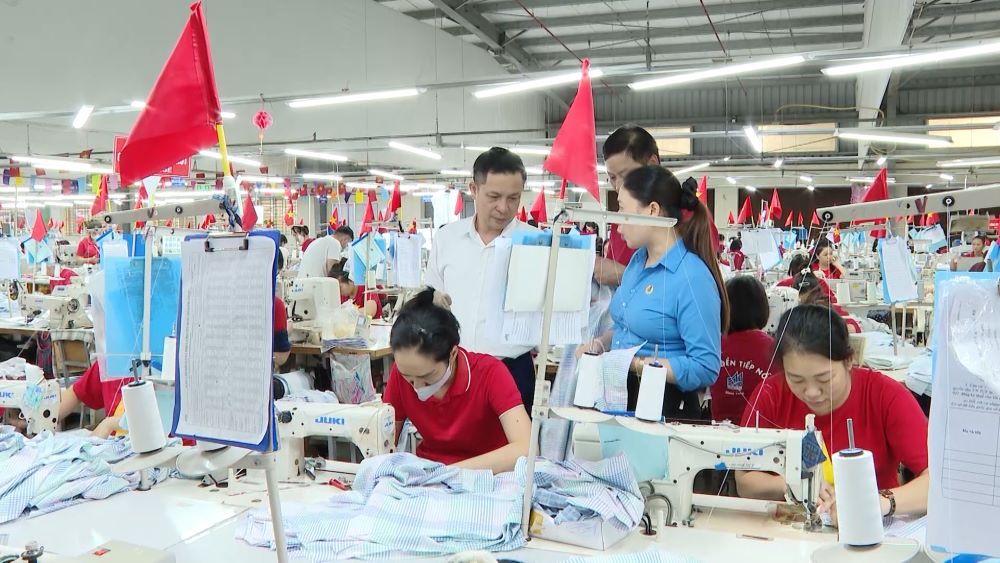Quang Tri Provincial Labor Federation implements many solutions to improve the quality of collective labor agreements, contributing to stabilizing labor relations and business development. Photo: Quang Tri Trade Union
