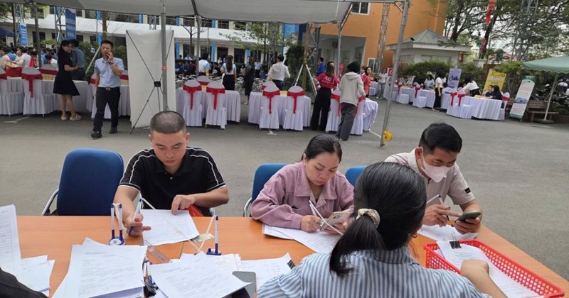 Lao động 35-45 tuổi đối diện nguy cơ bị "loại bỏ