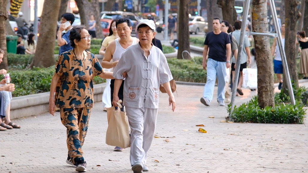 전문가들은 노인들이 지출을 보장하고 지속 가능한 정신 건강을 유지하기 위해 과학적인 연금 배분을 해야 한다고 권장합니다.