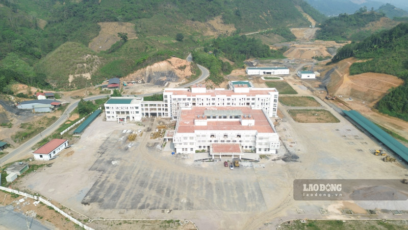 Vista panorámica del Hospital General Regional de Bảo Yên con una inversión de 258 mil millones de VND. Foto: Đinh Đại