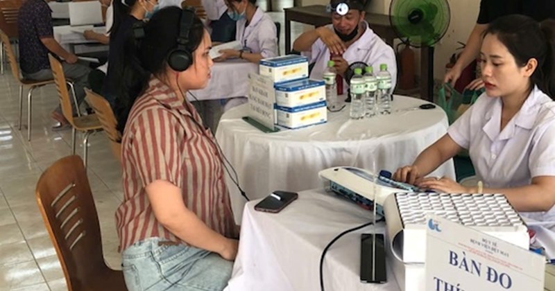 Khám sức khỏe định kỳ cho cán bộ, công chức, người lao động