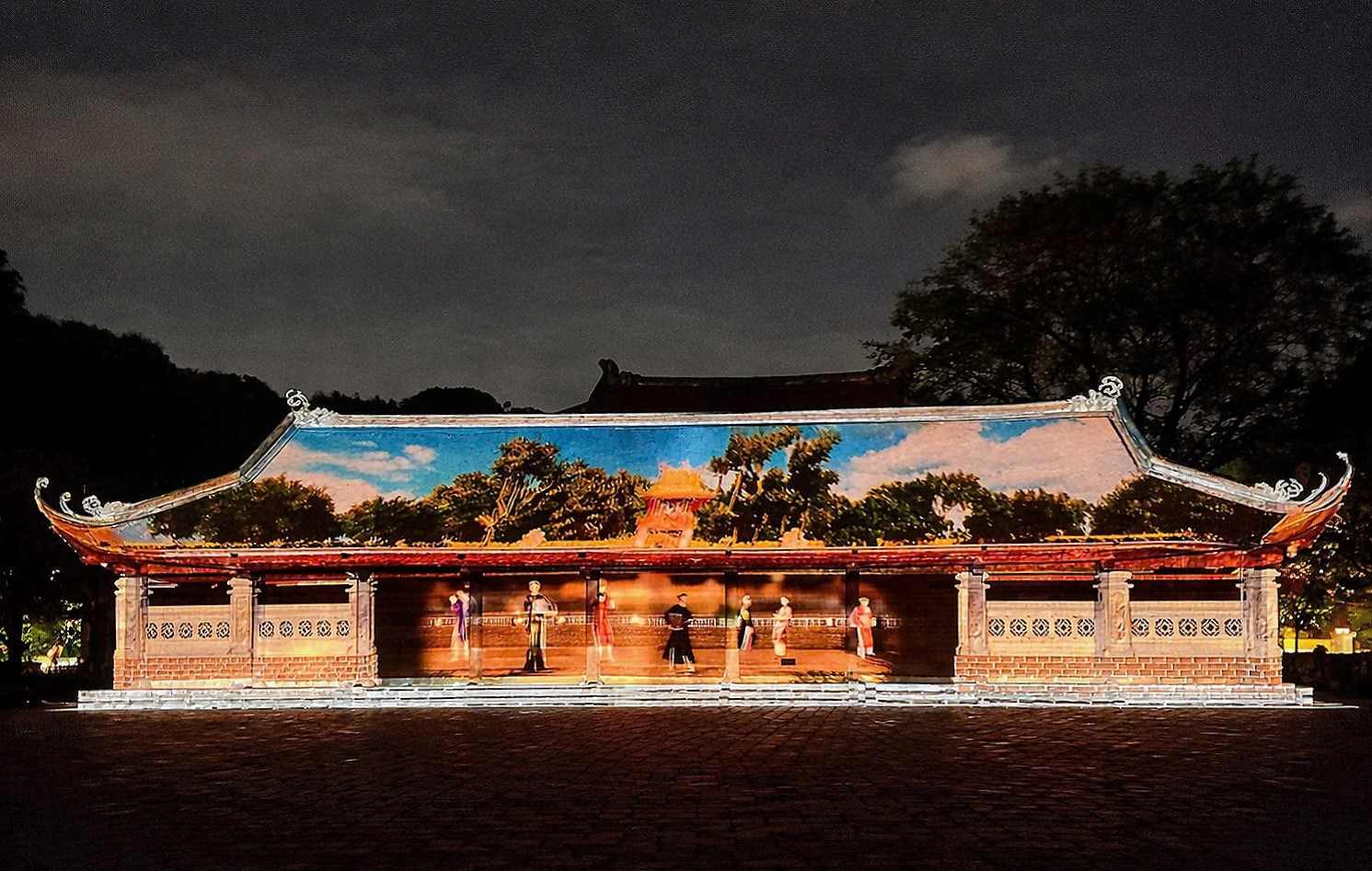 Công nghệ 3D Mapping trong show “Tinh Hoa Đạo Học” tại tour đêm Văn Miếu - Quốc Tử Giám. Ảnh: Thanh Trúc