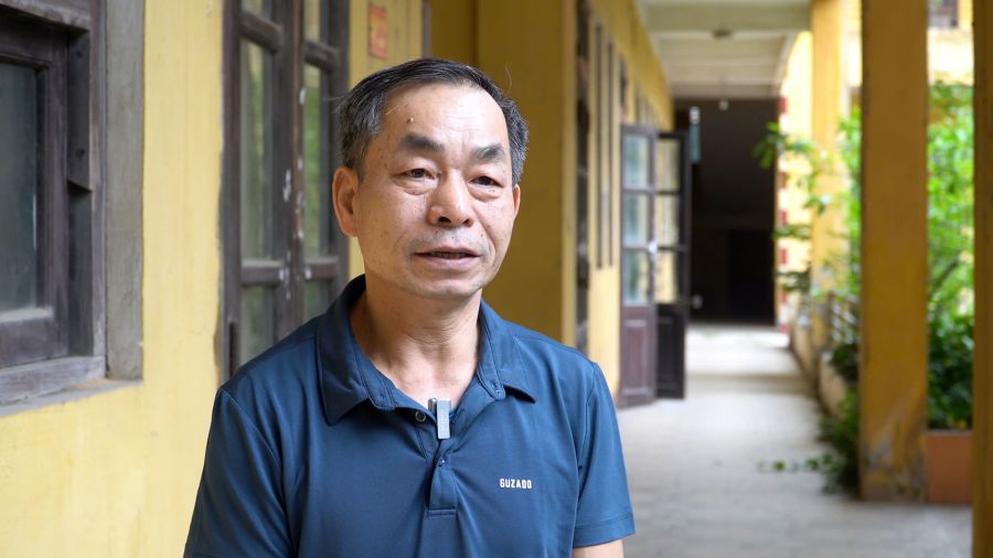 Thầy Mai Hà Thành (59 tuổi, Khoa Máy động lực) đang phải điều trị unng thư dạ dày mà không có BHYT. Ảnh: Tường Vân