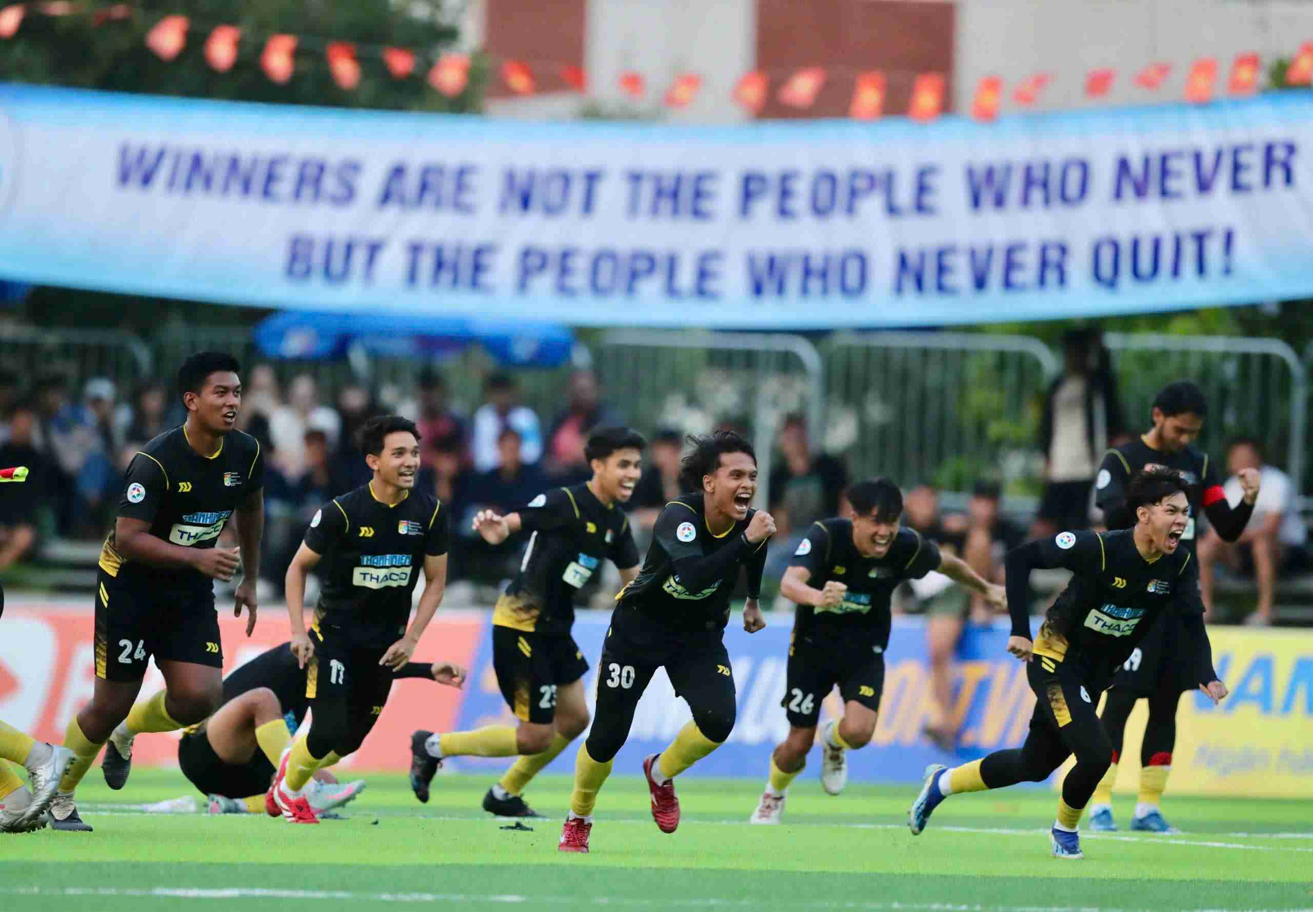 Hình ảnh trận chung kết giữa Trường Đại học Quốc gia Malaysia và Trường ĐH Thủy lợi. Ảnh: Bá Duy