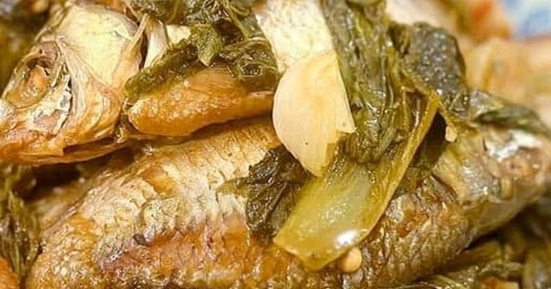 Bổ sung canxi từ món cá diếc kho dưa hấu