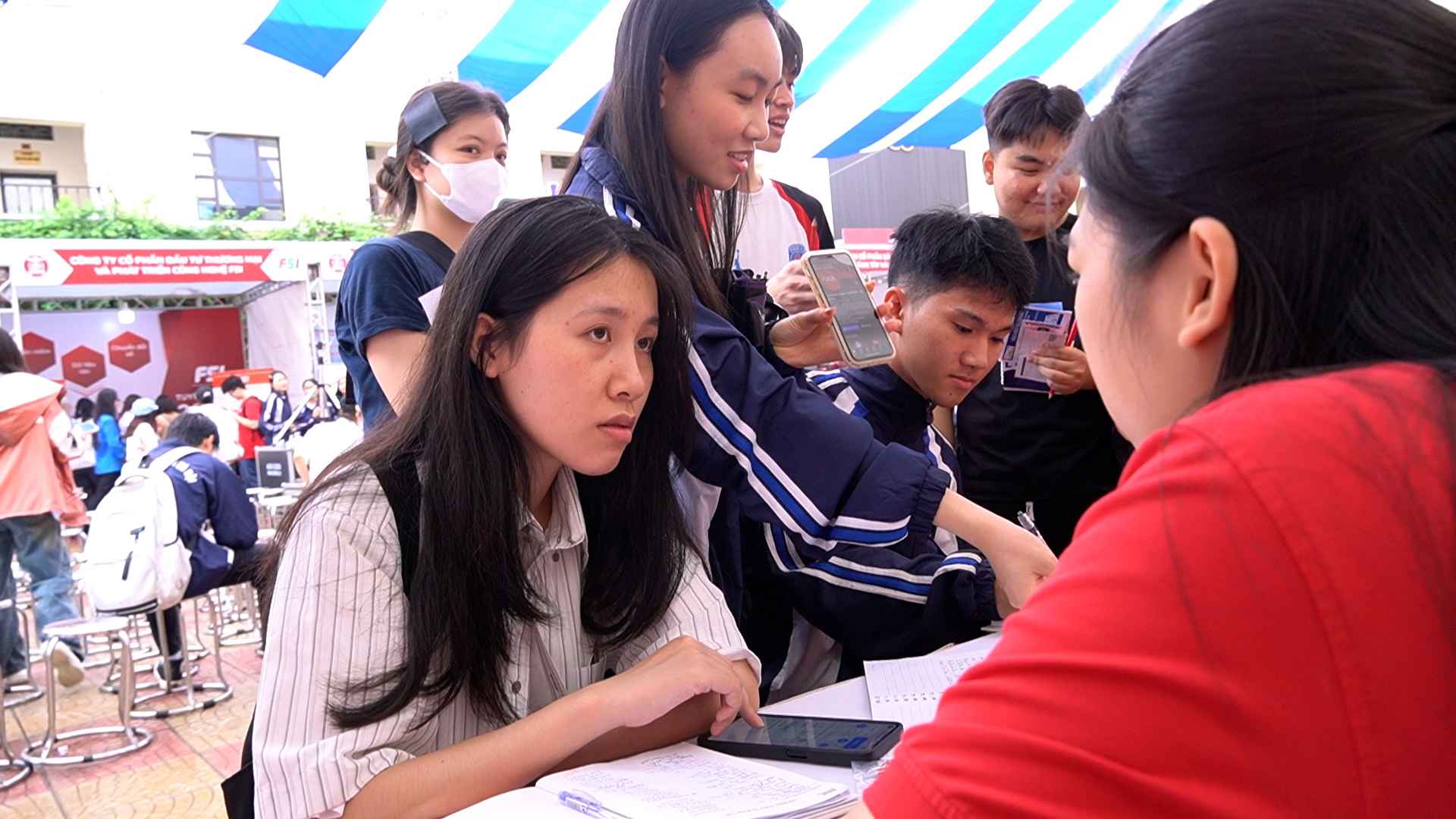 Golden recruitment season, businesses accelerate in finding young personnel.