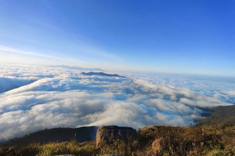 Biển mây trên đỉnh Pha Luông. Ảnh: A Chà