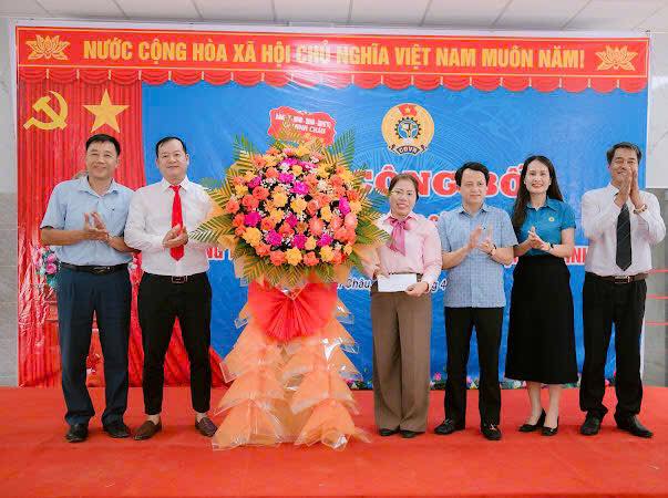 The grassroots trade union of Minh Anh Electronics Trading and Service Co., Ltd. - Nghe An Branch was established with 200 union members. Photo: Nghe An Trade Union