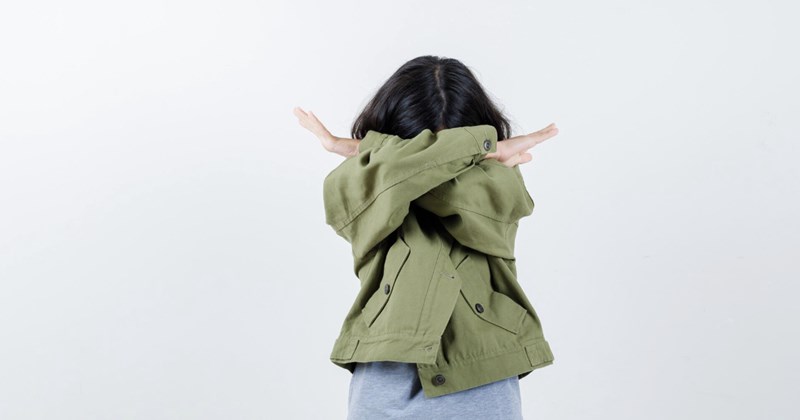 Trẻ dễ cáu gắt, bồn chồn: Nguyên nhân từ màn hình, thiếu ngủ, căng thẳng