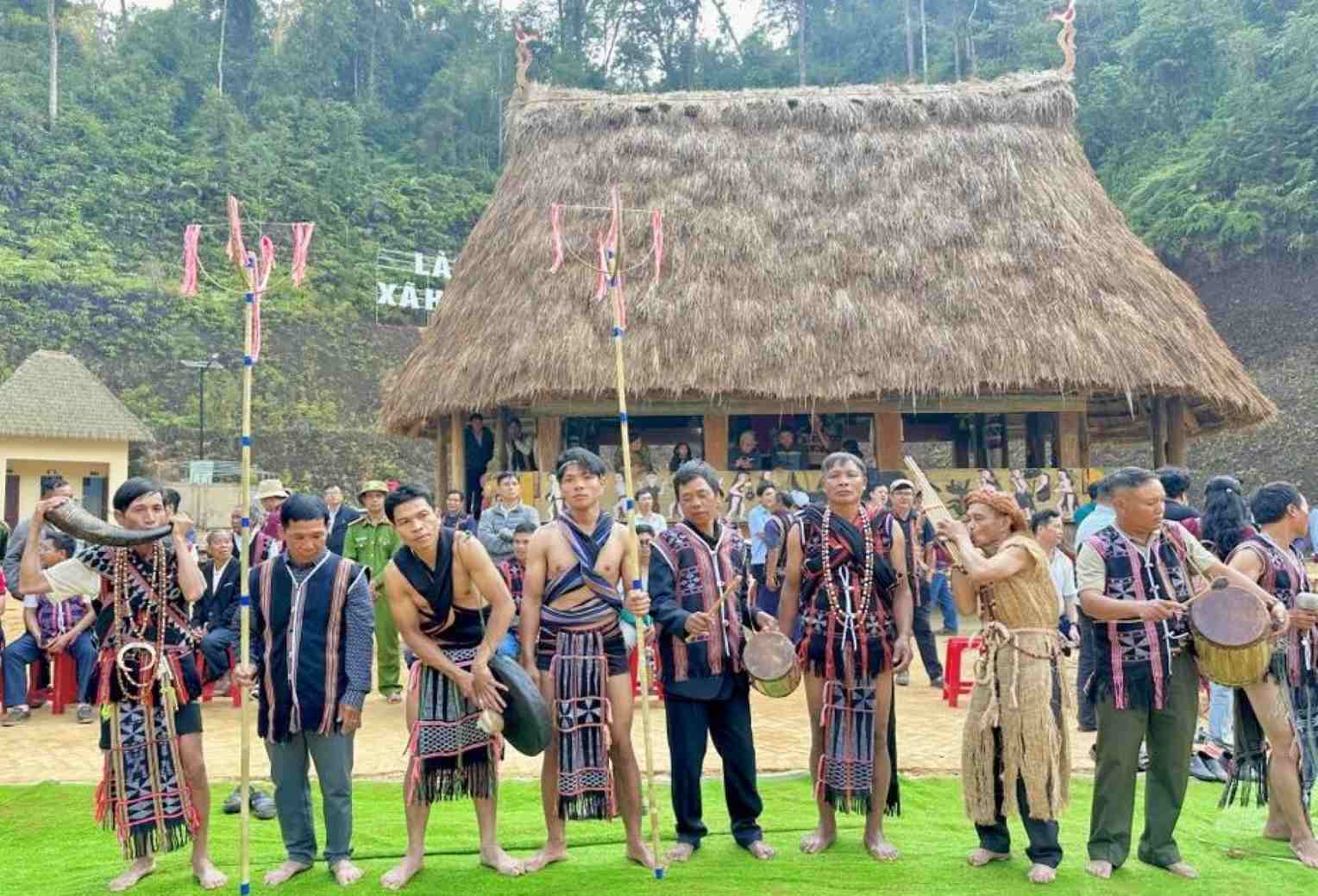 The Forest Gratitude Festival is inherited and maintained according to tradition by Hung Son new commune, Da Nang city to be held periodically every year. Photo: Parai