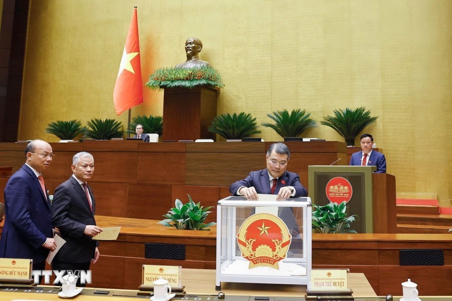 Ủy viên Bộ Chính trị, Bí thư Trung ương Đảng, Trưởng Ban Tổ chức Trung ương Lê Minh Hưng bỏ phiếu bầu Chủ tịch Quốc hội khoá XVI. Ảnh: Doãn Tấn/TTXVN