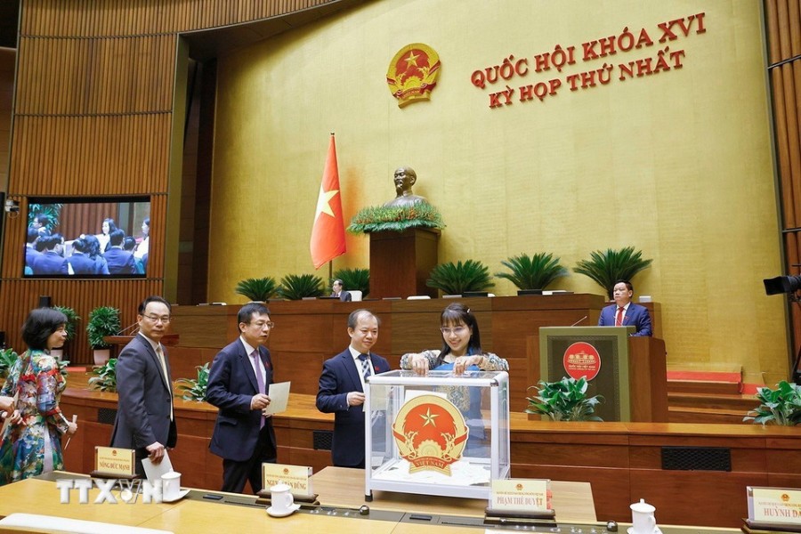 Đại biểu Quốc hội bỏ phiếu bầu Chủ tịch Quốc hội khoá XVI. Ảnh: Doãn Tấn/TTXVN 