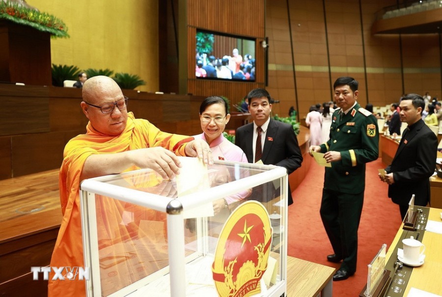 Đại biểu Quốc hội bỏ phiếu bầu Chủ tịch Quốc hội khoá XVI. Ảnh: Doãn Tấn/TTXVN 