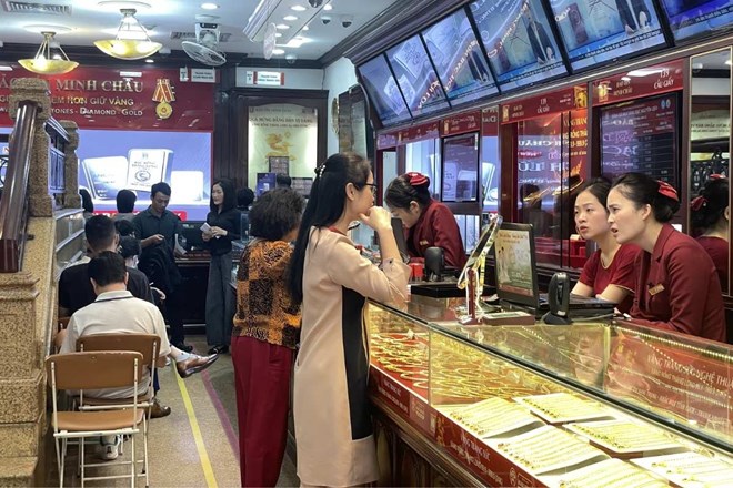 Giá vàng sụt giảm, giao dịch thông thoáng