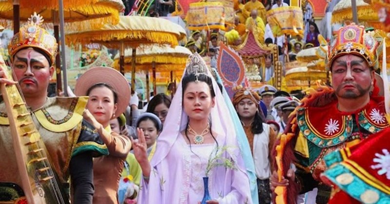 Lễ hội Quán Thế Âm thu hút hàng ngàn người tham gia