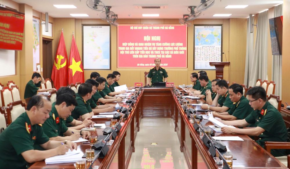 Mobilizing nearly 250 officers and soldiers to participate in supporting the acceleration of the construction of Inter-level Boarding Primary and Secondary Schools in border communes. Photo: Quang Cuong