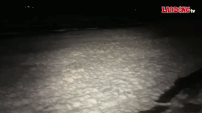 El mar de Vung Tau flota con espuma blanca por la noche debido a la influencia de las microalgas. Foto: Thanh An