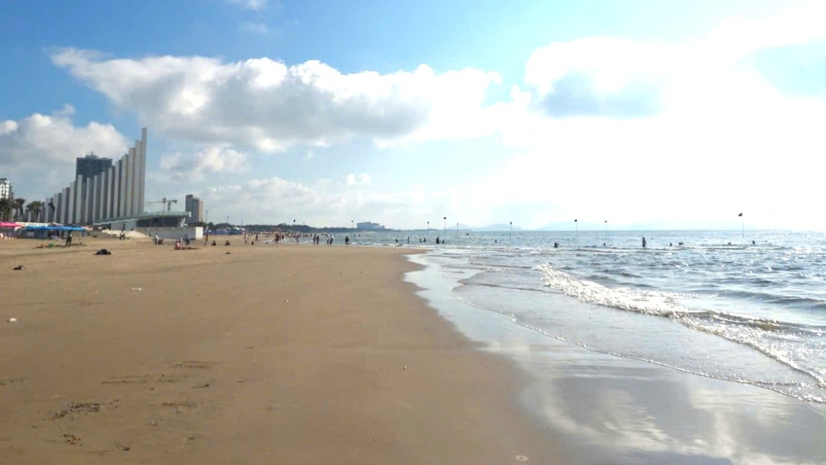 Biển Vũng Tàu đã sạch đẹp trở lại trong ngày 6.4. Ảnh: UBND VT