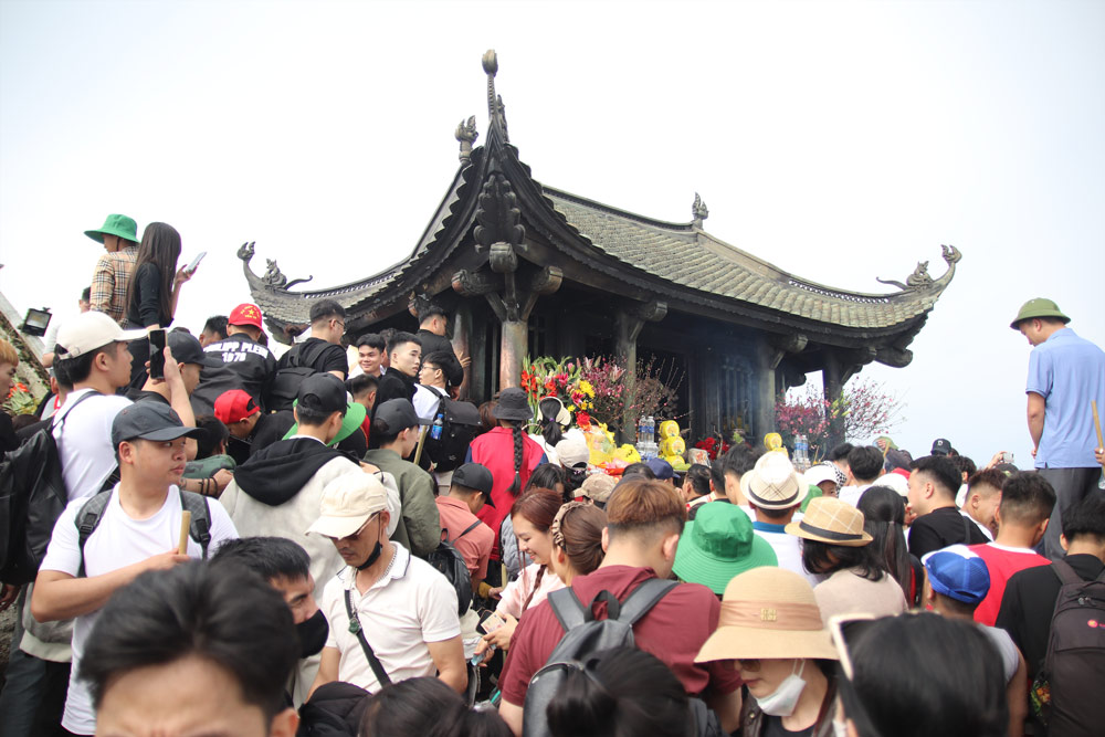 La pagoda Đồng - Yên Tử es un destino elegido por muchas personas a principios de año. Foto: Hoàng Xuyến