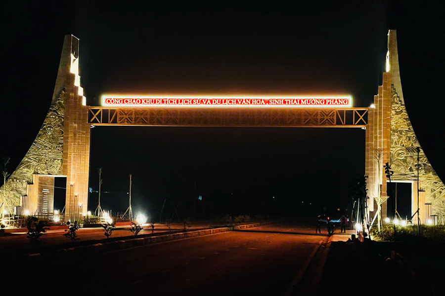 7.5 billion VND welcome gate at Muong Phang Relic Site, Dien Bien is being test-operated. Photo: Quang Dat