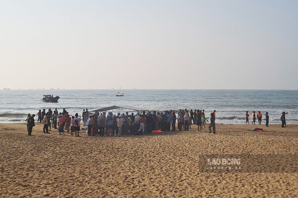 Bãi biển nơi nam sinh bị đuối nước, sóng cuốn mất tích. Ảnh: Hoài Phương