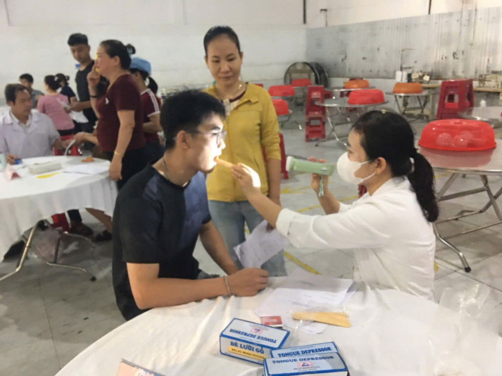The grassroots trade union of Huy Hoang II Garment Co., Ltd. coordinates to organize periodic health check-ups for 500 workers. Photo: Nam Phuoc Trade Union